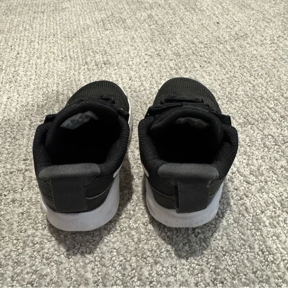 Nike Toddler Shoes - Picture 3 of 10